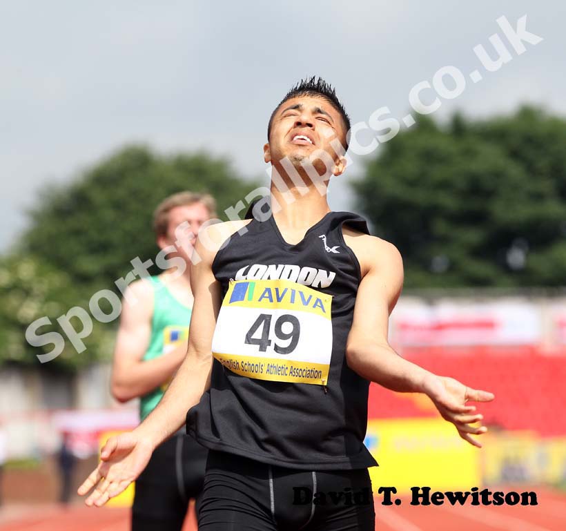 Mahmood Khaisto (London) celebrates winning the 400 metres Junior Boys.